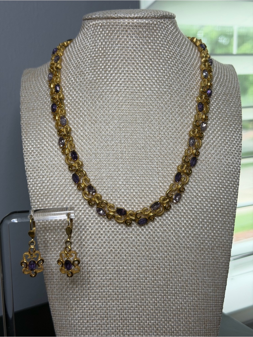 Vintage signed Trifari necklace and earrings set - Picture 3 of 15
